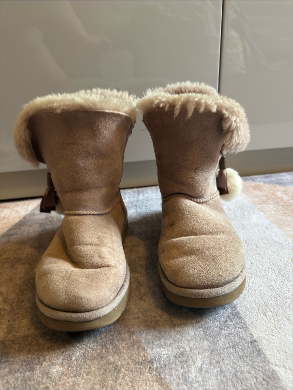 UGGS - Picture 3 of 6